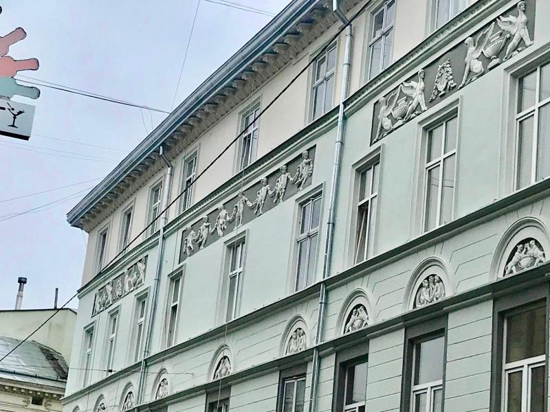 Romantic Panorama Krakivska street - image 2
