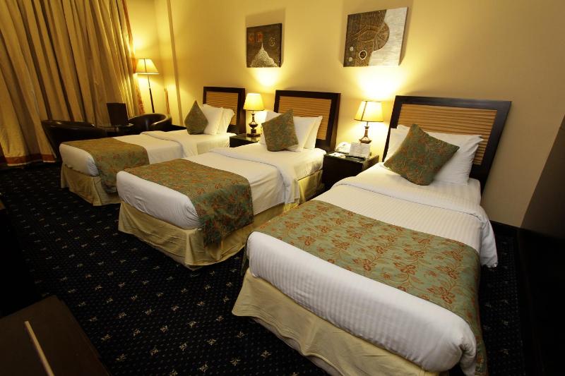 Standard Triple Room image 1