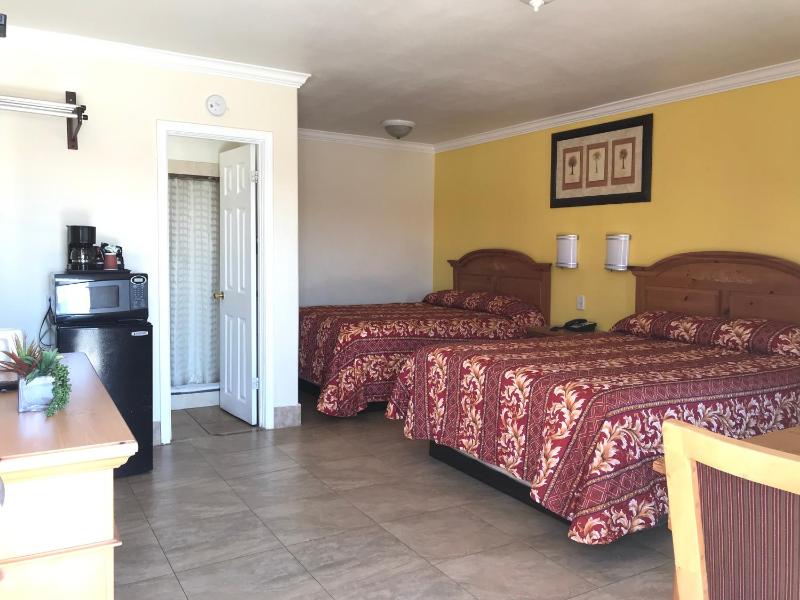 Double Room with Two Double Beds image 4