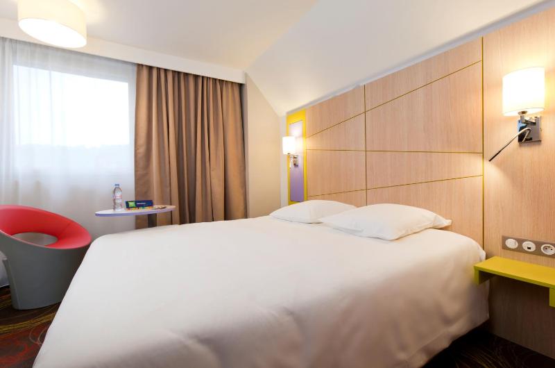 Standard Double Room image 3