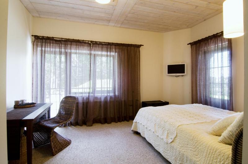 Standard Double Room image 4