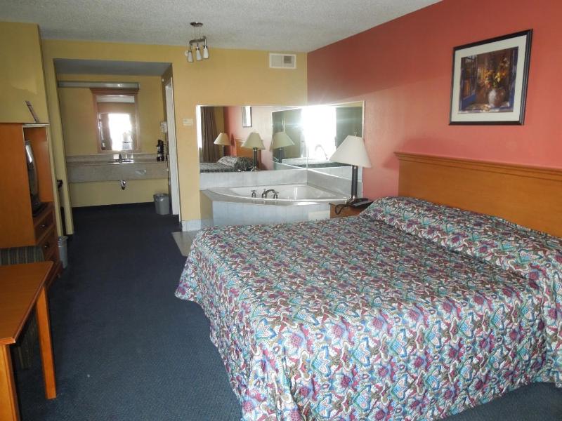 King Room with Spa Bath - Non-Smoking image 1