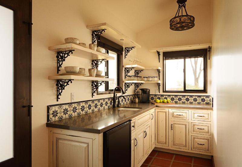 Deluxe King Suite image 2