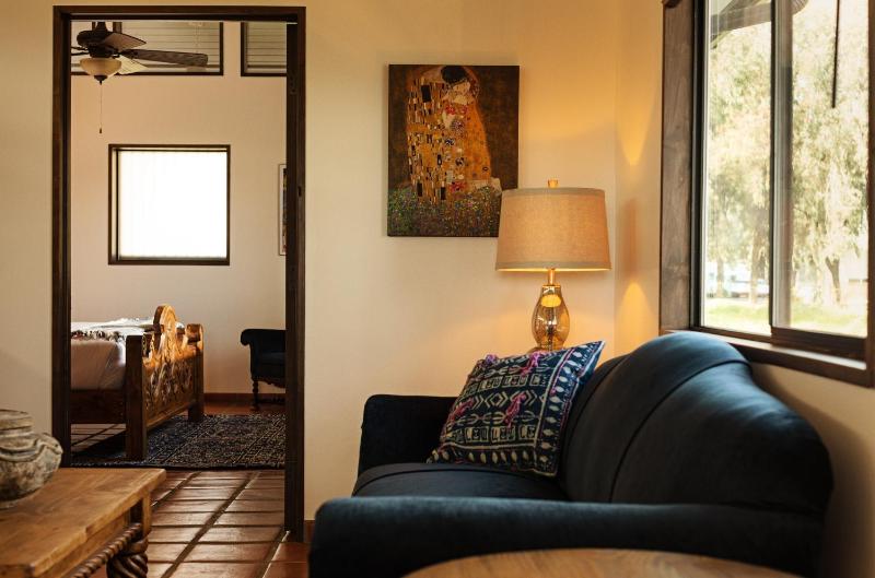 Deluxe King Suite image 4
