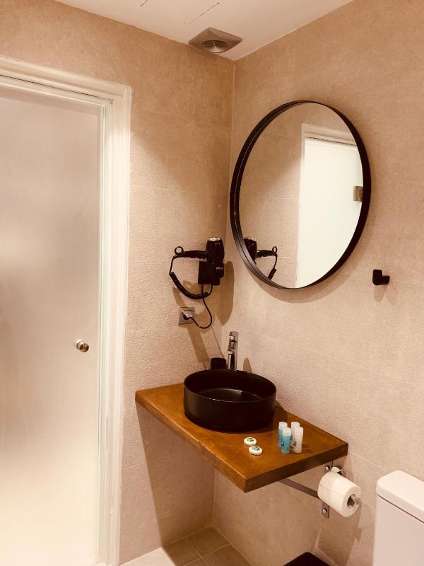 Deluxe Double Room with Garden View image 4