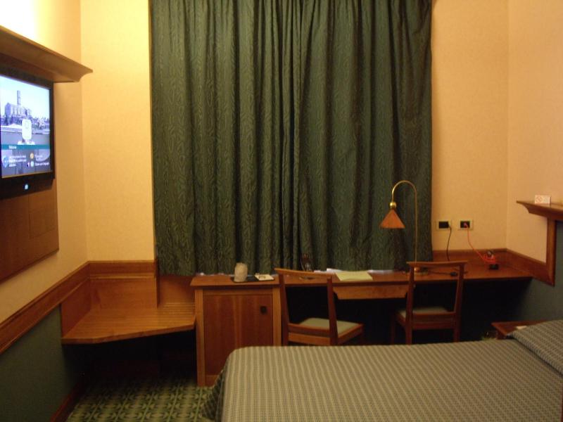 Economy Double Room image 3