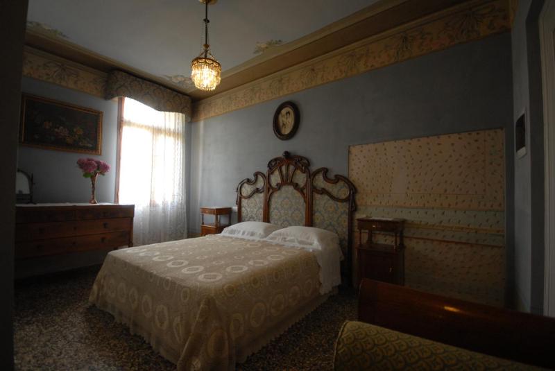 Economy Double Room image 3
