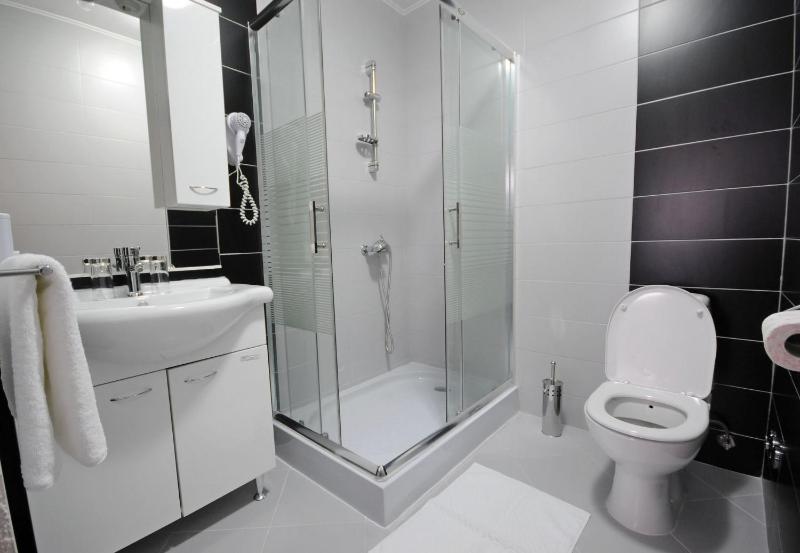 Deluxe Quadruple Room image 3