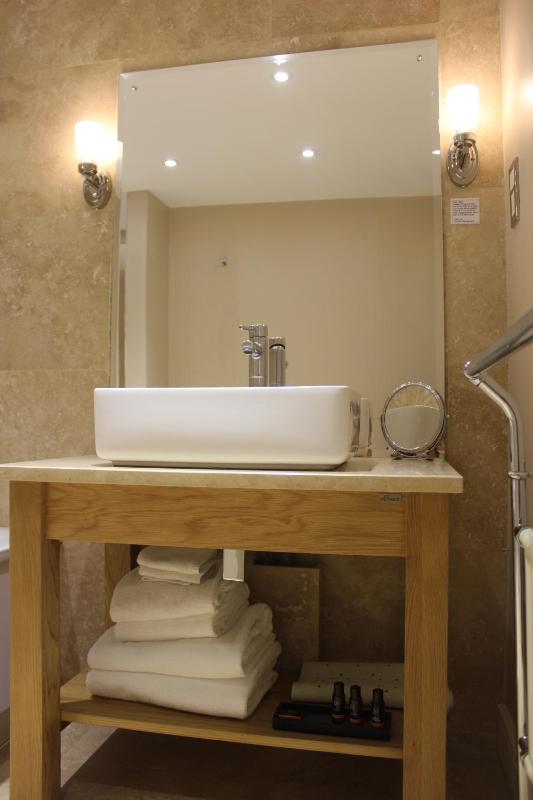 Mallyan Spout Hotel - image 45