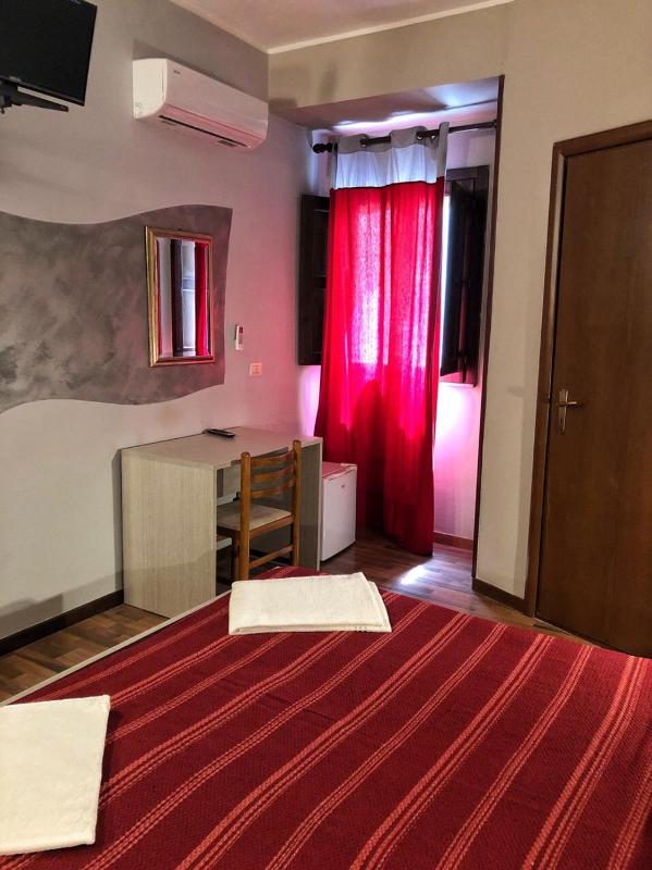Comfort Triple Room with Shower image 3