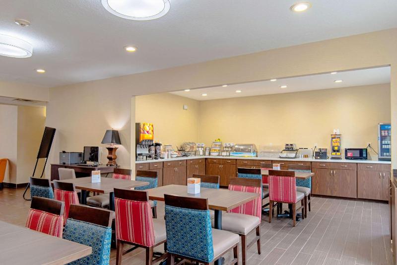 Comfort Inn & Suites Fredericksburg - image 26