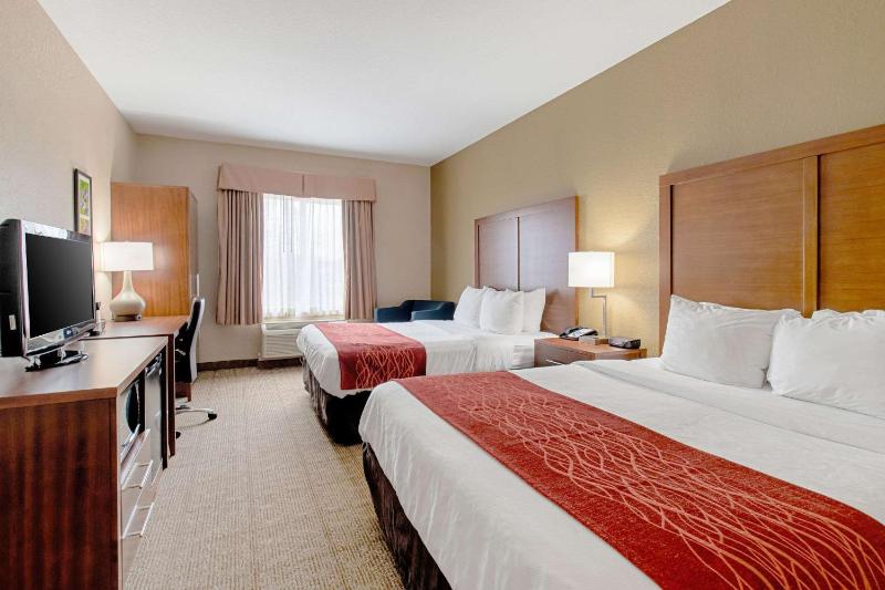 Queen Room with Two Queen Beds - Accessible/Non-Smoking  image 2