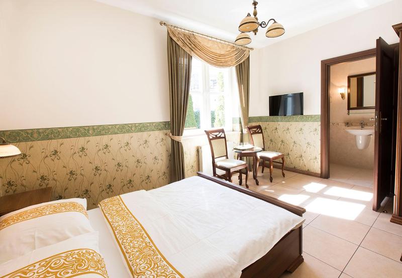 Double Room image 2