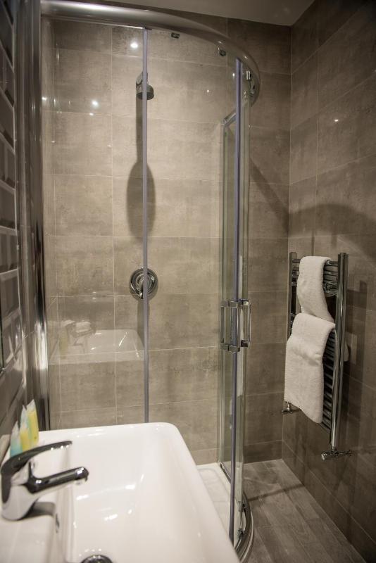 Double Room with Private Bathroom image 4