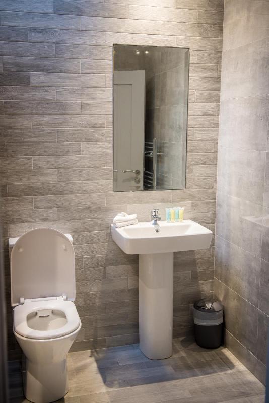 Double Room with Private Bathroom image 3