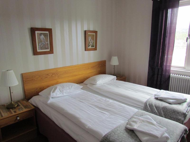 Twin Room with Shower image 3
