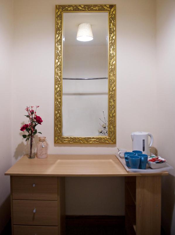Family Room image 3