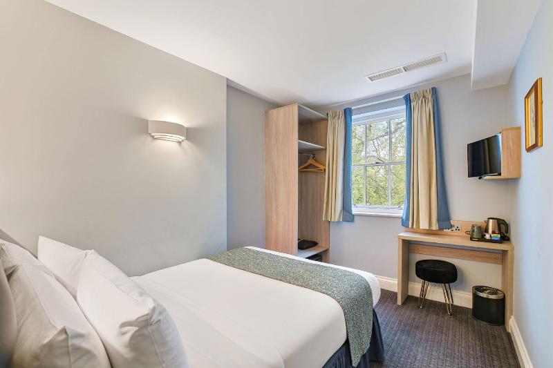 Double Room image 4