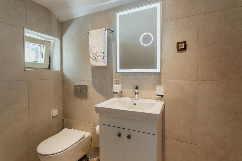 One-Bedroom Apartment image 1