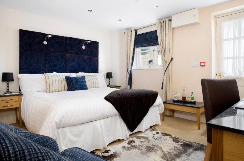 Double Room image 3