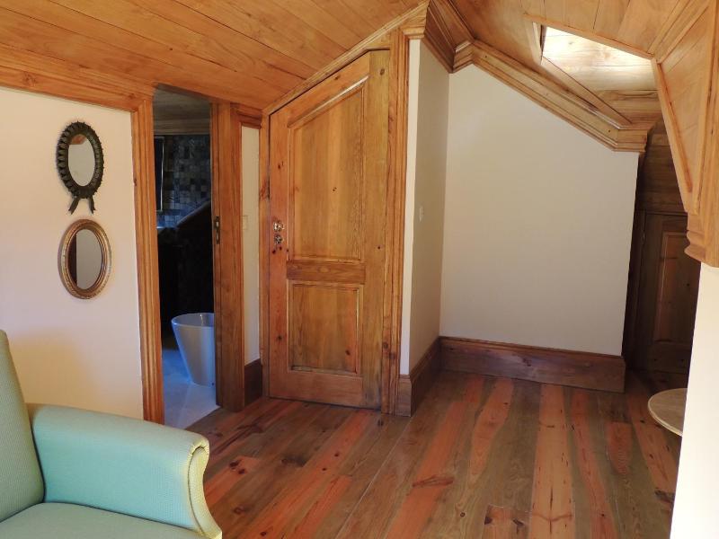 Twin Room image 4