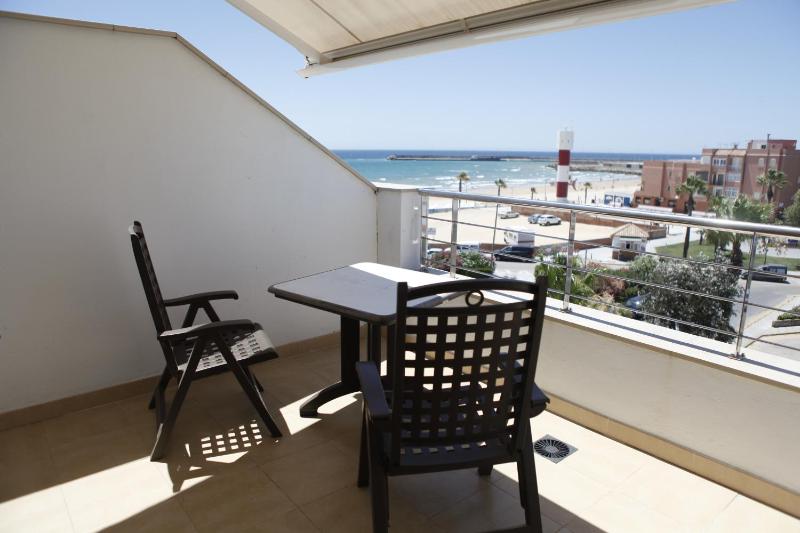 Double Room with Terrace and Sea View   image 4