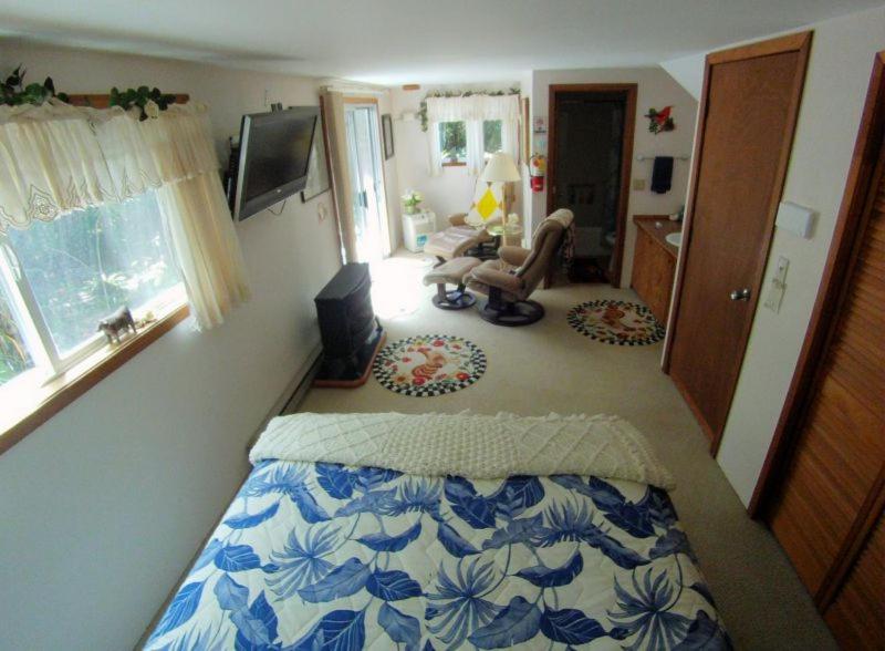 Deluxe Queen Room image 3