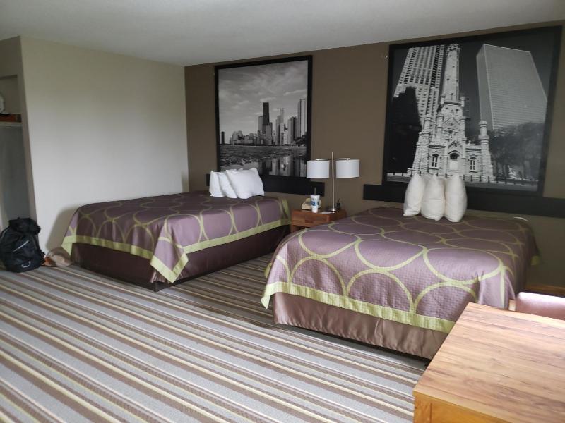 Queen Room with Two Queen Beds - Non-Smoking image 4