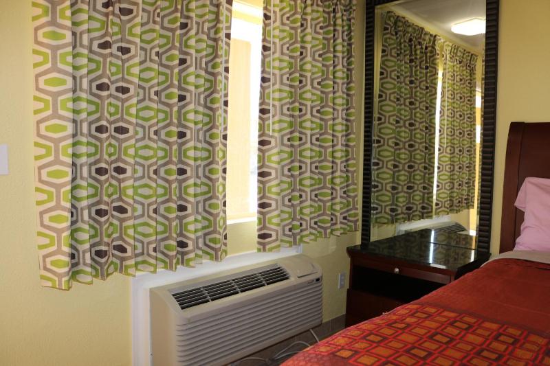 King Room - Non-Smoking image 4