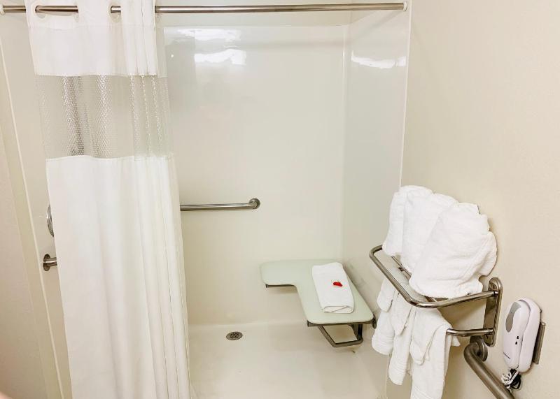 Queen Room - Mobility Access/Non-Smoking image 1