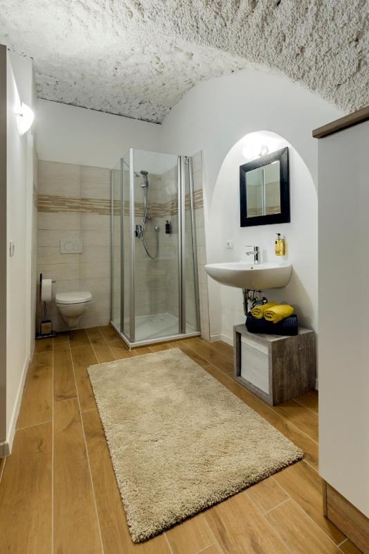 Double Room image 3