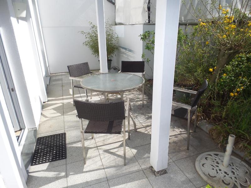 One-Bedroom Apartment image 2