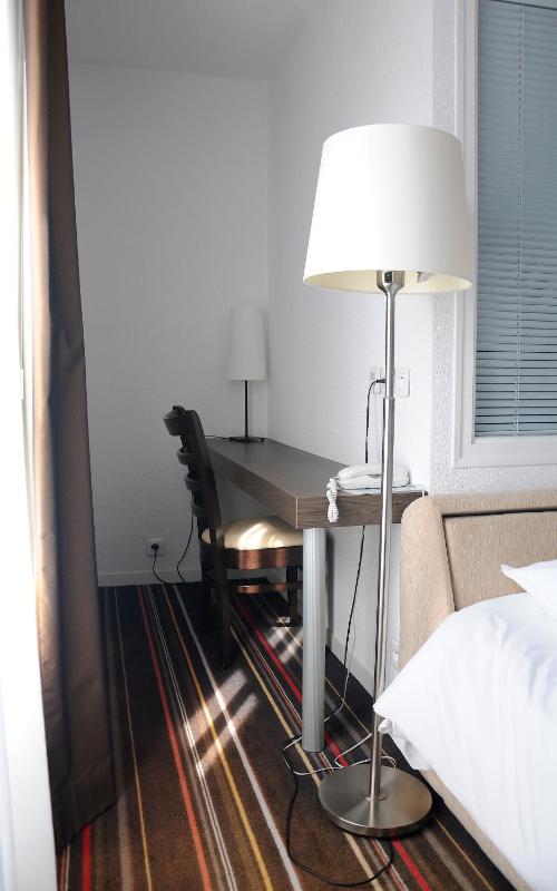 Standard Twin Room image 2