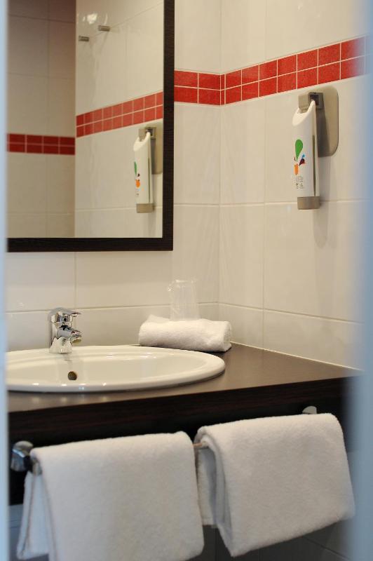 Standard Family Suite with 2 Connecting Rooms image 2