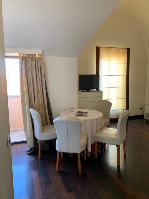 Family Suite with Balcony and Sea View image 3
