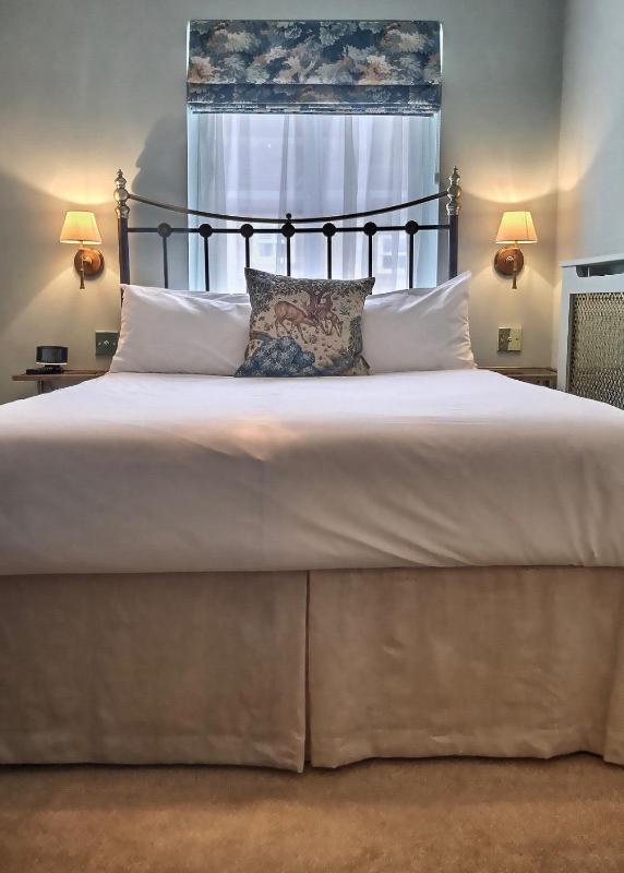 Small Double Room with Bath- Pets not allowed  image 4