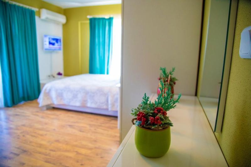 Deluxe Room image 3