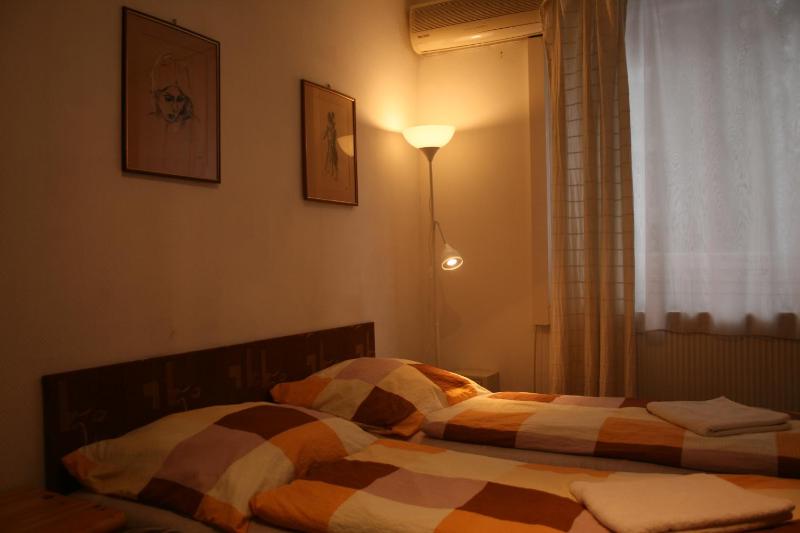 Studio Apartment image 3