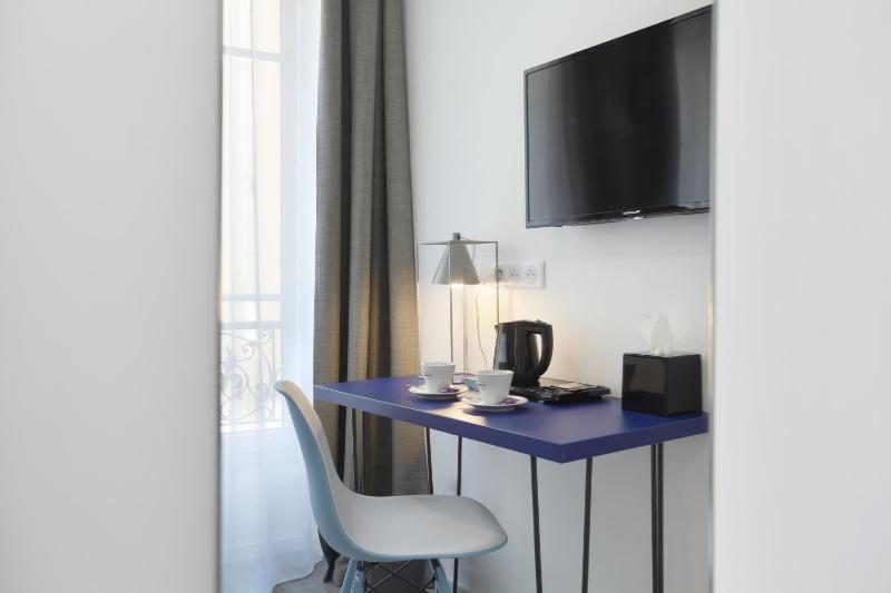 Small Double Room image 3