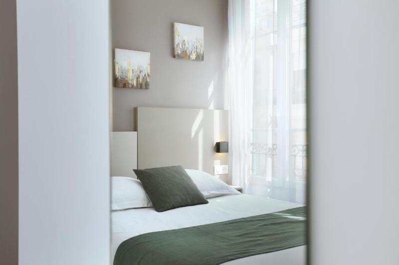 Small Double Room image 4