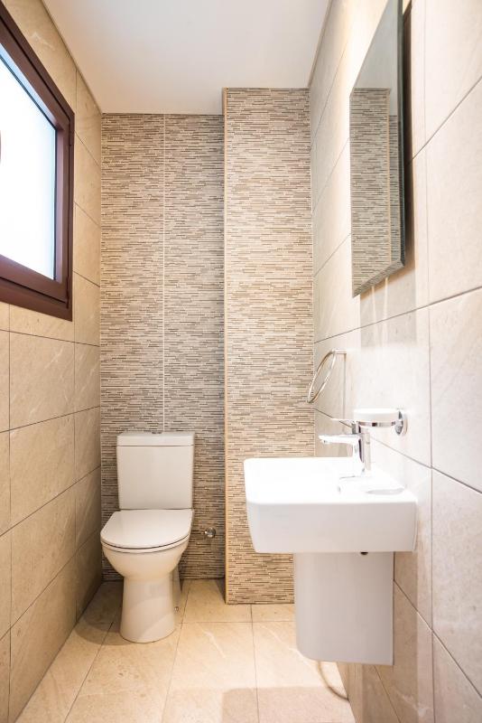 One-Bedroom Apartment - Ground Floor with Spa Bath image 1