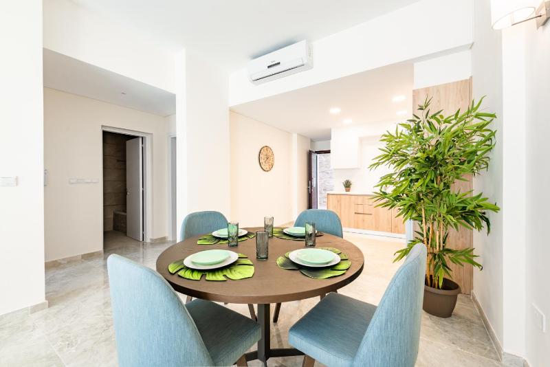 One-Bedroom Apartment - Ground Floor with Spa Bath image 3