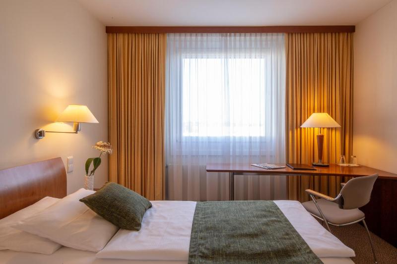 Classic Single Room image 4