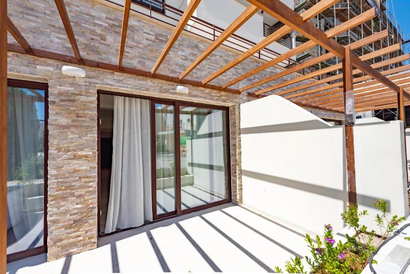 Two-Bedroom Apartment - Ground Floor with Spa Bath  image 2