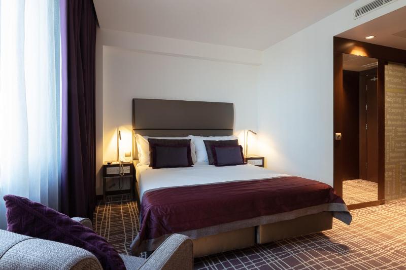 Standard Double Room with Extrabed image 1