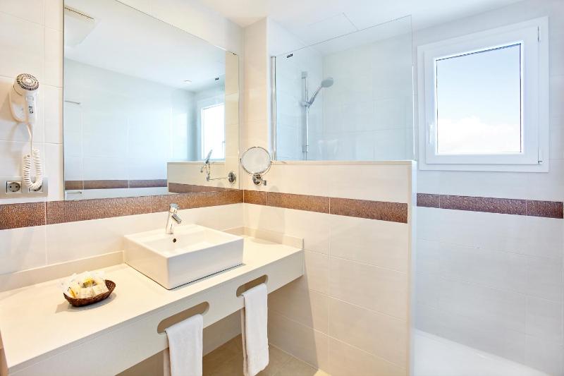 Suite with Sea View image 3