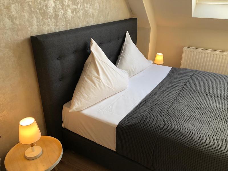Double Room image 3