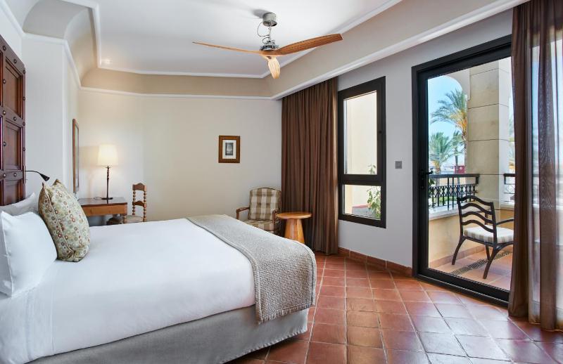Deluxe Room (1 adult + 1 child) image 1