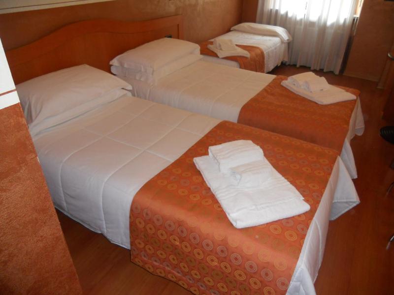 Triple Room image 4