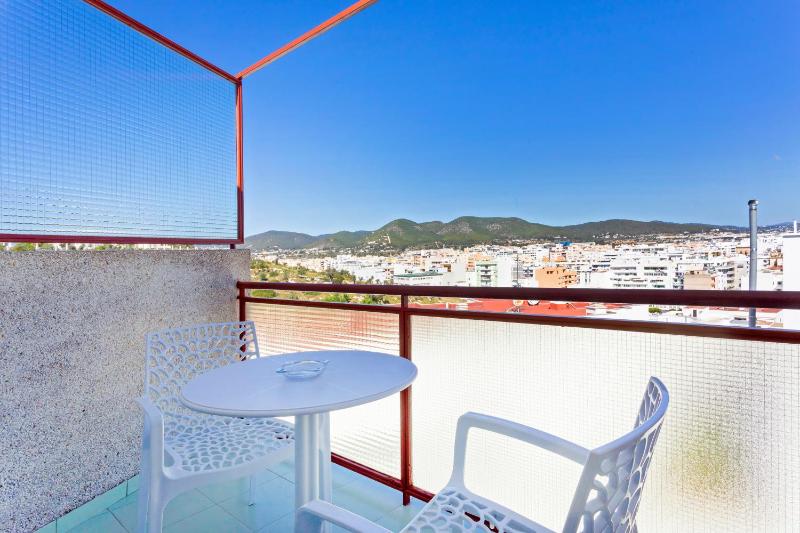 Superior Twin Room image 2